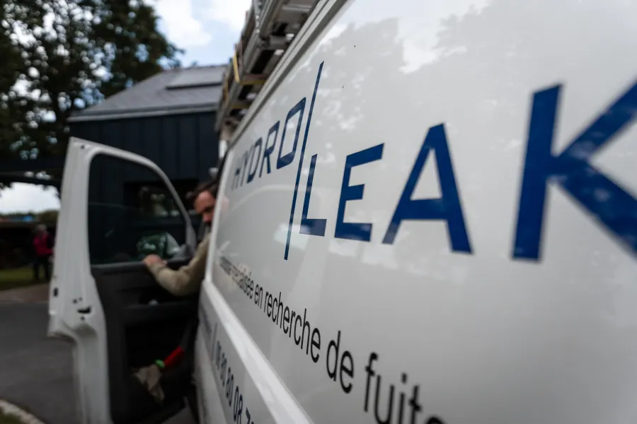 Camion d'intervention Hydro Leak prêt à partir en recherche de fuite